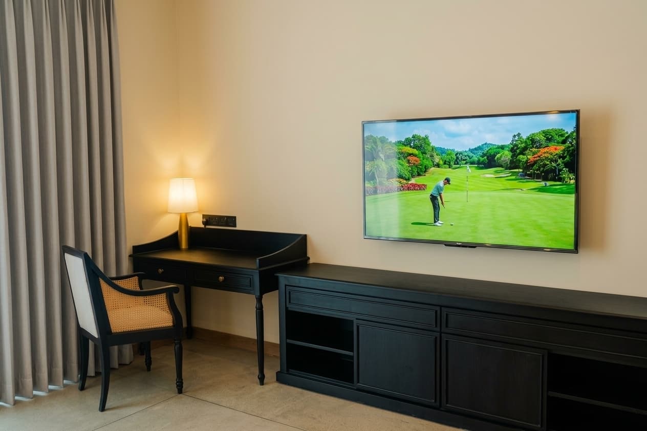 Photograph of the working area of a Deluxe Room.