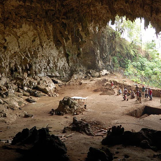 Photograph of the overhanging rock face and cave mouth at Pahiyangala.